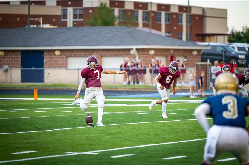 A football player throws the ball